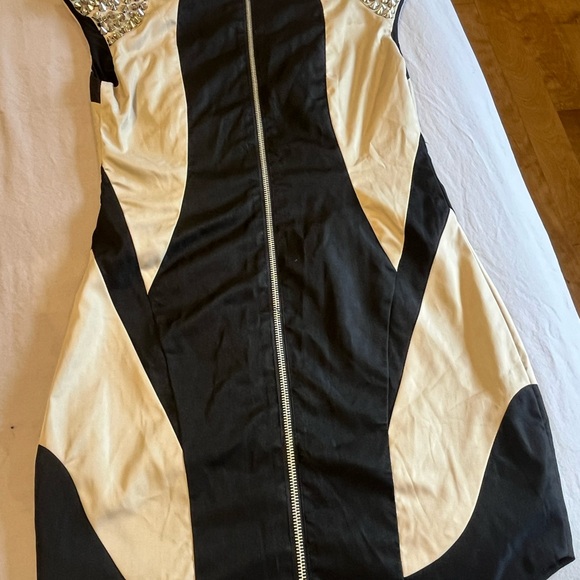 Premonition studded shoulder dress, midi length - Picture 2 of 3